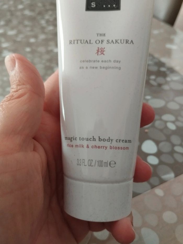 Crème pour le corps ritual of Sakura neuf 100 ml - photo numéro 2