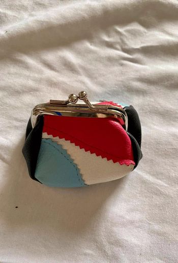 Bourse colorée neuve sans étiquette