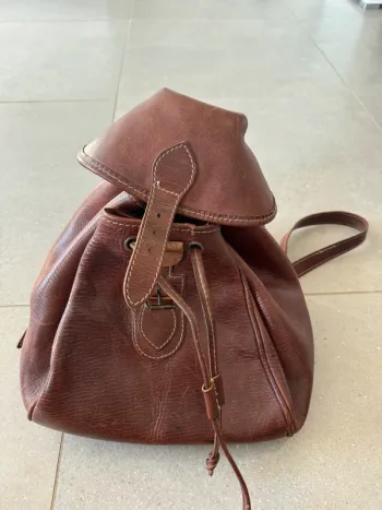 Sac à dos marron en cuir, bon état, 25*22cm