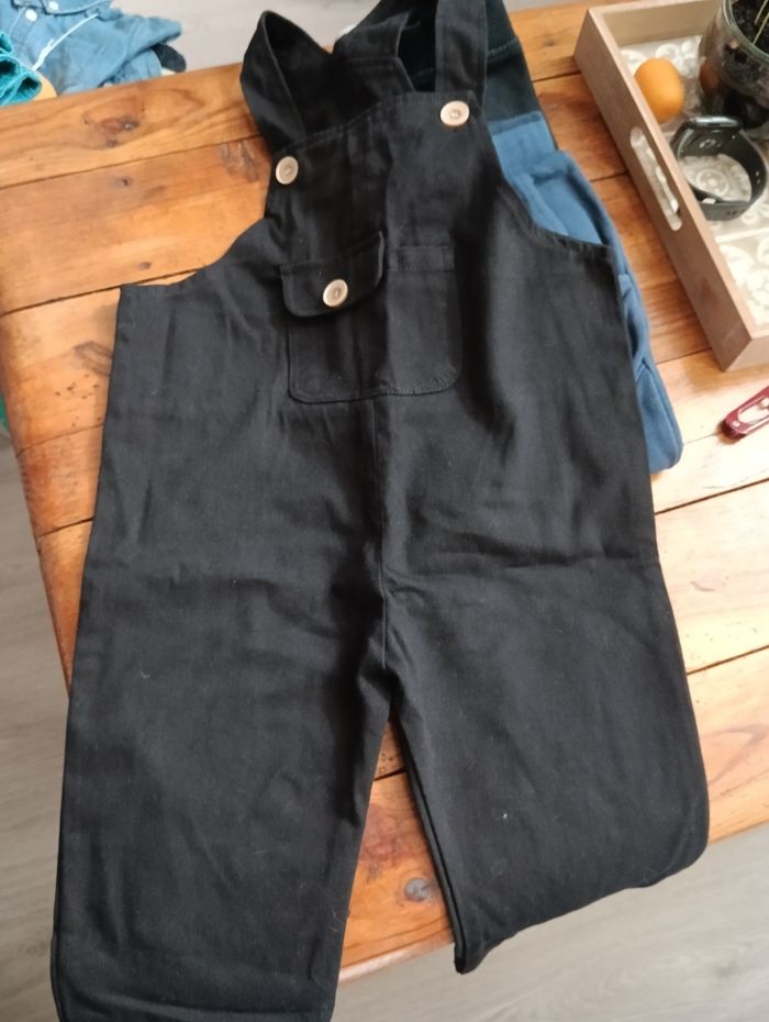2 joggings, 2 shorts , une salopette - photo numéro 4