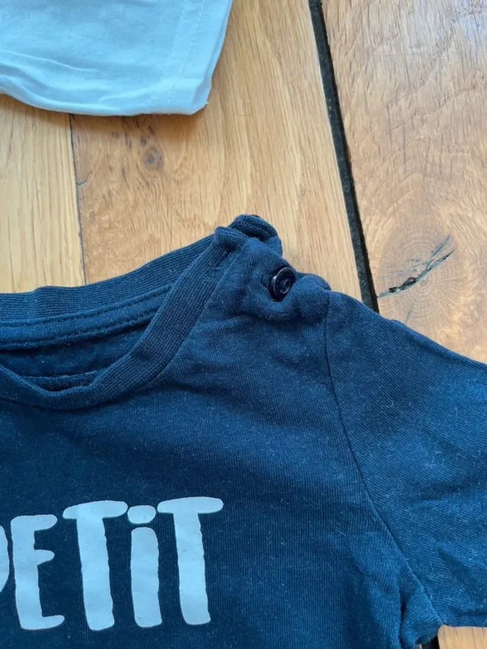 Lot de 2 t-shirts Primark et Gémo - photo numéro 4