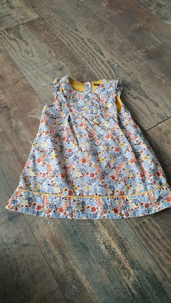 Robe Sergent major 18 mois en très bon état