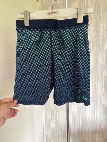 Short de bain taille 8ans marque nabaiji