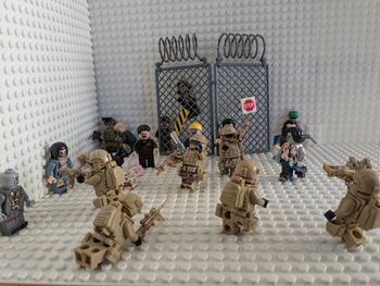 21 Figurines Call of Duty mode Zombies + accessoires sur la photo , style lego