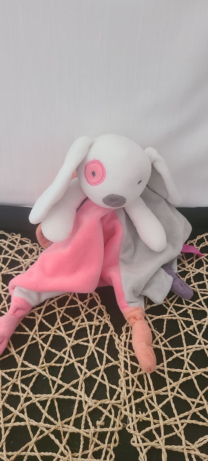 Doudou plat lapin OBAIBI rose violet orange gris cocard 4 noeuds - photo numéro 2