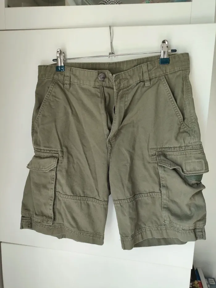 Short Kiabi kaki – Taille S, très bon état général. - photo numéro 2
