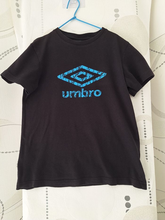 Tee-shirt 10 ans Umbro.