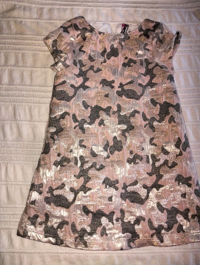 Robe manches courtes