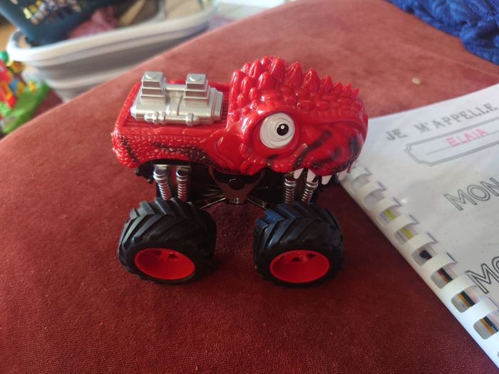 Voiture dinosaure - photo numéro 2