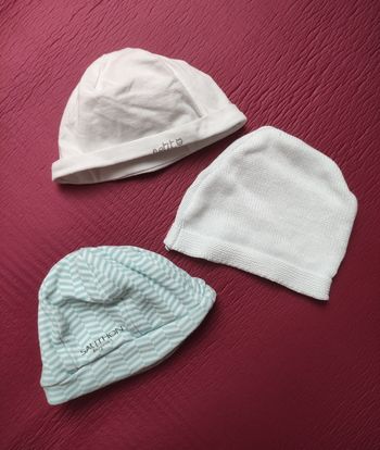 Lot de 3 bonnets taille 0/1 mois