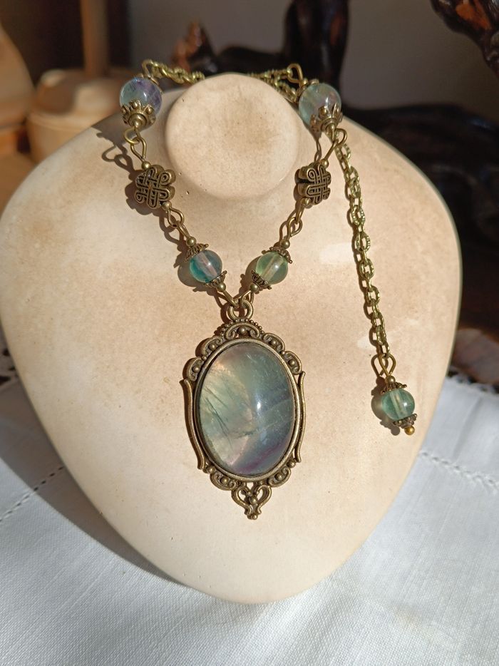 Collier ras du cou fluorite, cabochon fenêtre ouverte, bronze antique, création - photo numéro 1