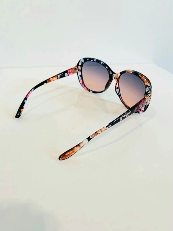 Lunette de soleil femme fleurie et dorée verres dégradés UV protection catégorie 2 - photo numéro 7