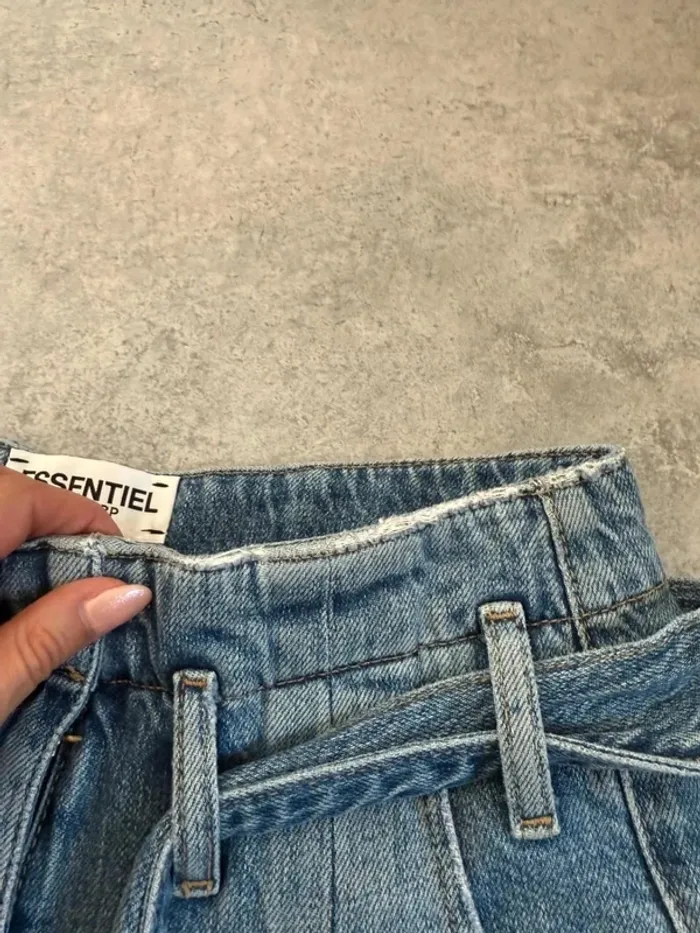 Short en jeans taille haute Essentiel Anwerp femme taille 34 parfait état - photo numéro 4