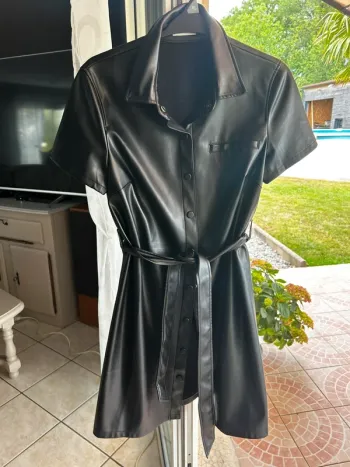 Robe en similicuir