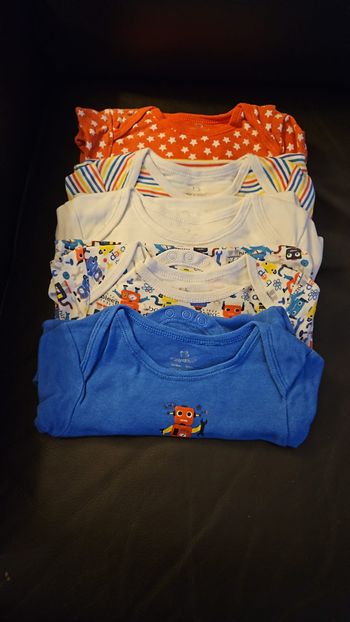 Lot de 5 bodies  manche longues  12  à 18 mois