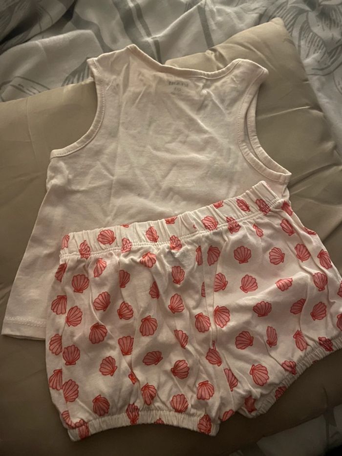 Ensemble t-shirt + short coquillage bébé 6 mois Kiabi - photo numéro 2