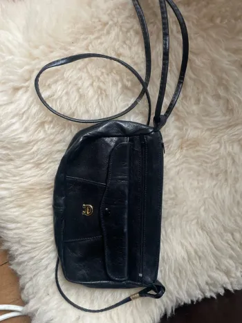 Sac à main en cuir noir