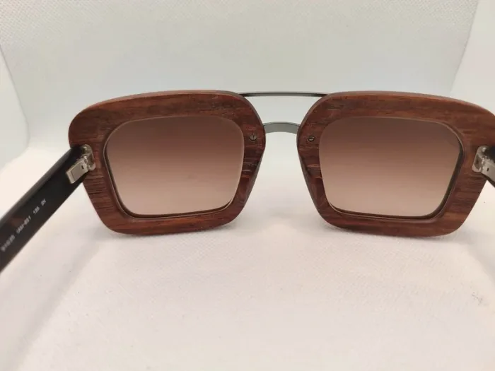 Lunettes de soleil Prada en bois et acétate marron - photo numéro 2