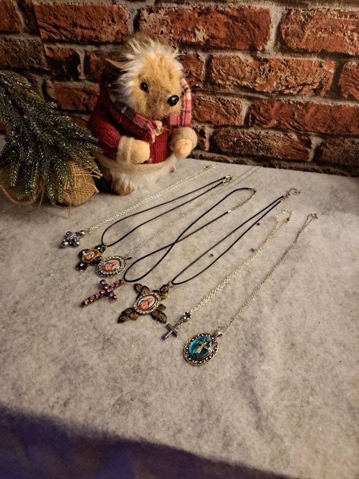 Lot de colliers religieux multicolore