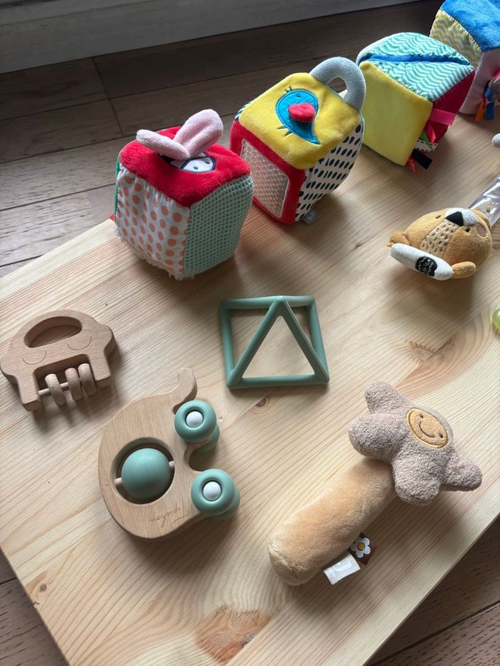 Lot 15 jouets bébé Lovevery Vertbaudet Jollen Oxybul et + - photo numéro 4