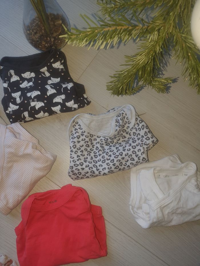 Lot de 5 bodys 1 mois