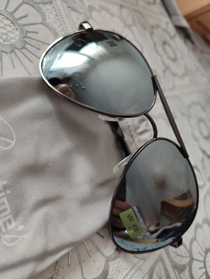 Lunettes de soleil miroir neuves - photo numéro 3