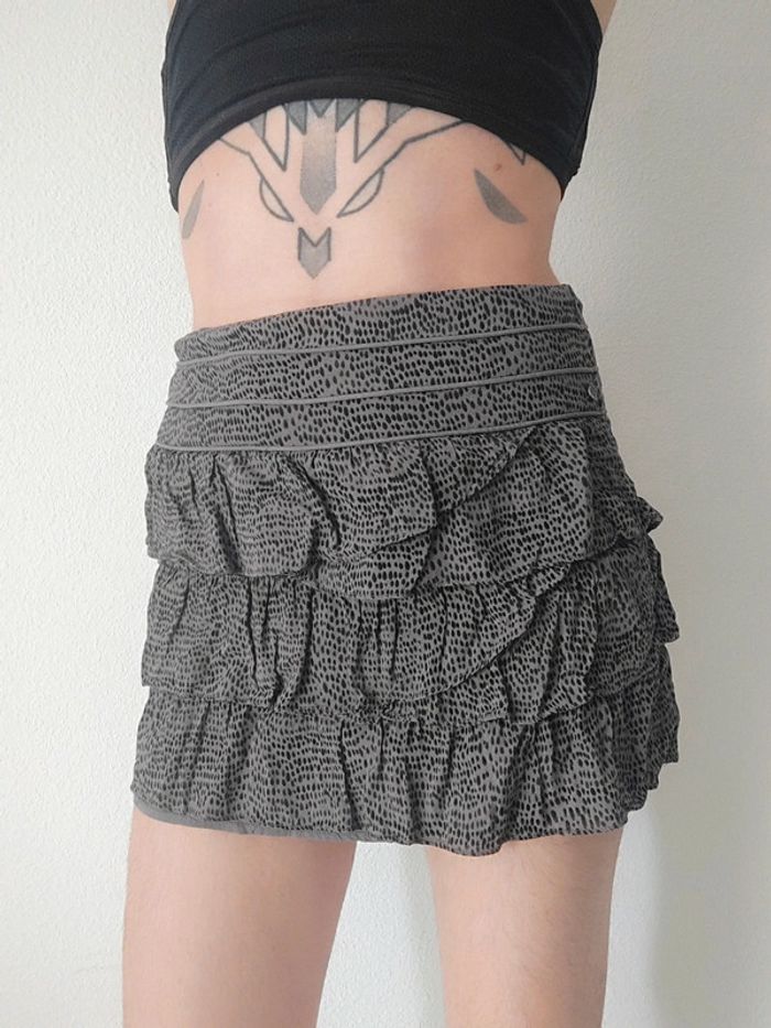 Mini jupe volant gris moucheté noir y2k / Bonobo Jeans - 38/M - photo numéro 2