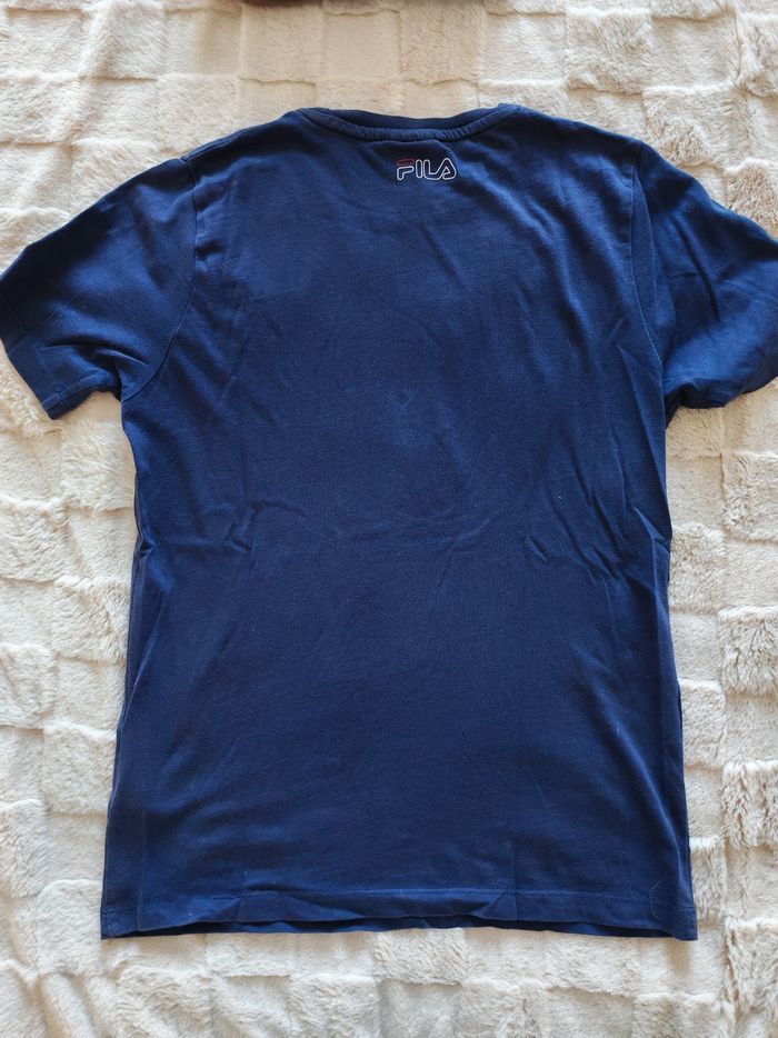 T-shirt Fila bleu marine 11-12 ans – bon état - photo numéro 4