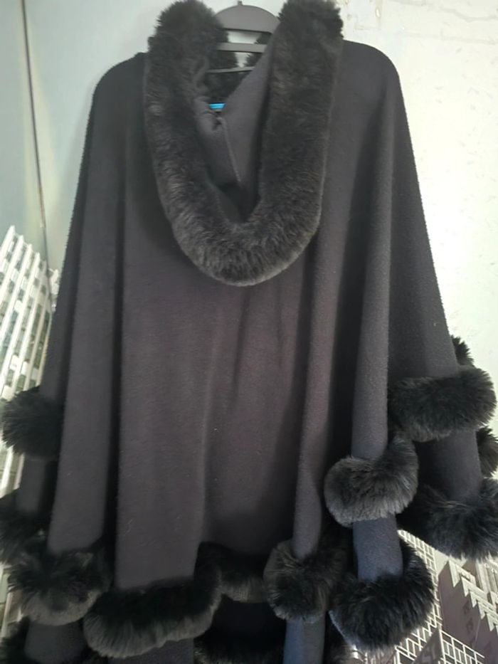 Jolie cape noire a capuche stylée taille unique - photo numéro 4