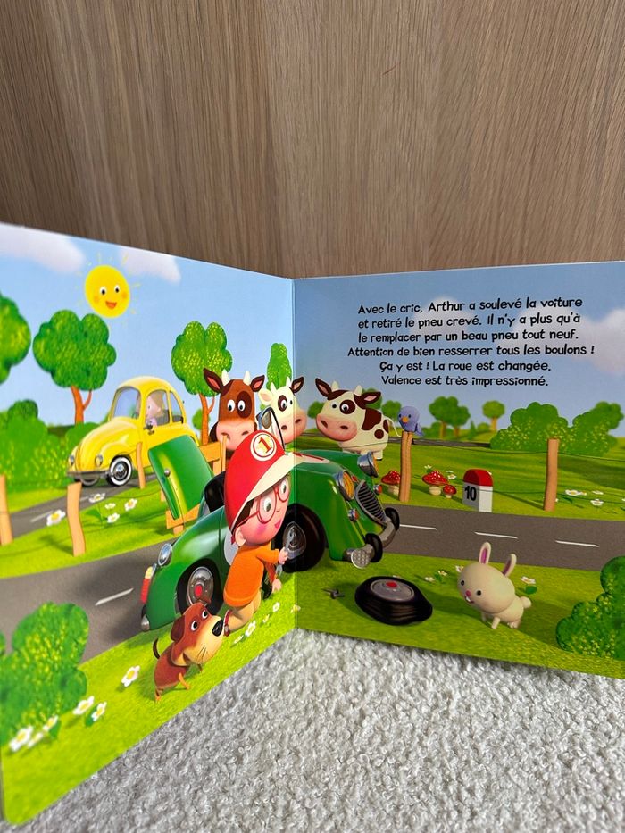 Livre Arthur change le pneu de sa voiture - photo numéro 2