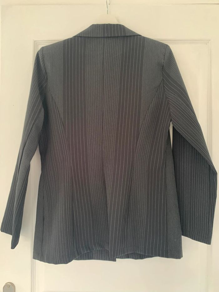 Veste noire à fines rayures taille 42 - photo numéro 4