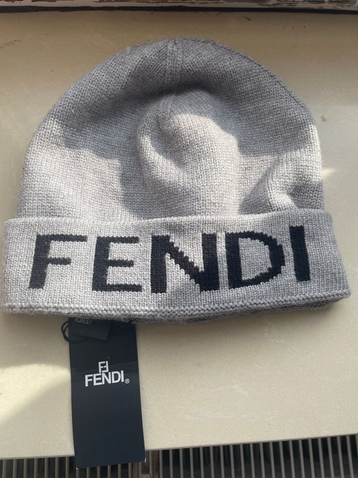 Bonnet fendi - photo numéro 2