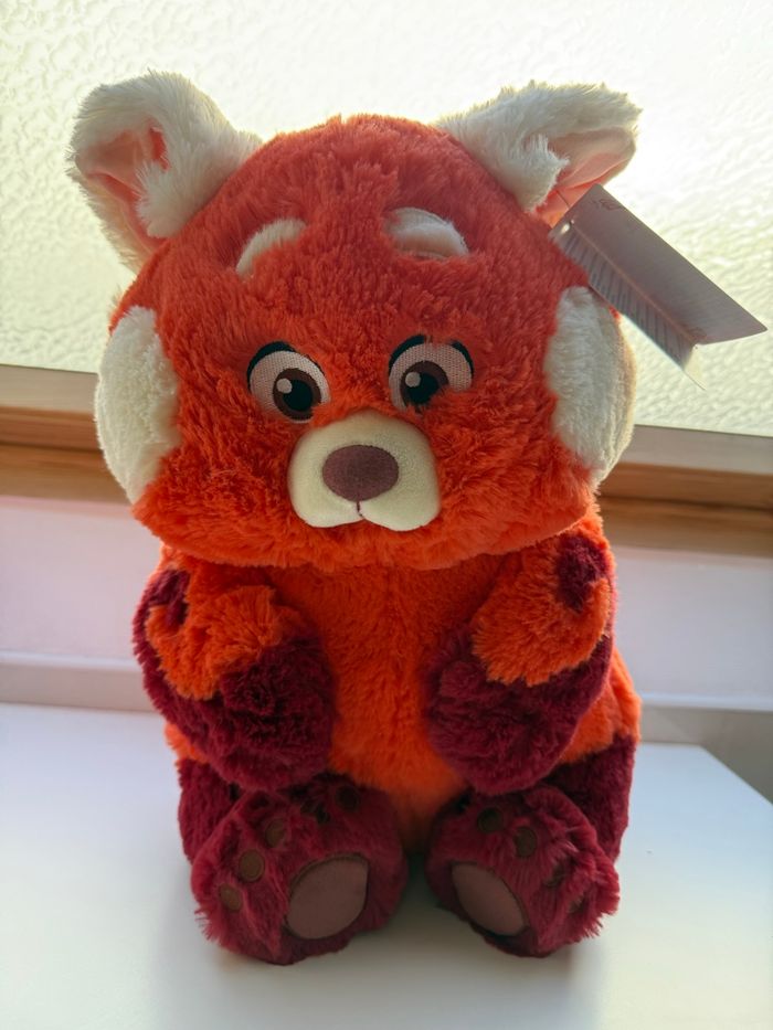 Peluche Mei Lee alerte rouge