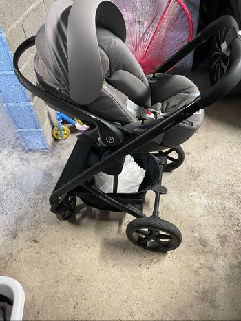Poussette cyber avec le cosi et les protection pluie marque cyber