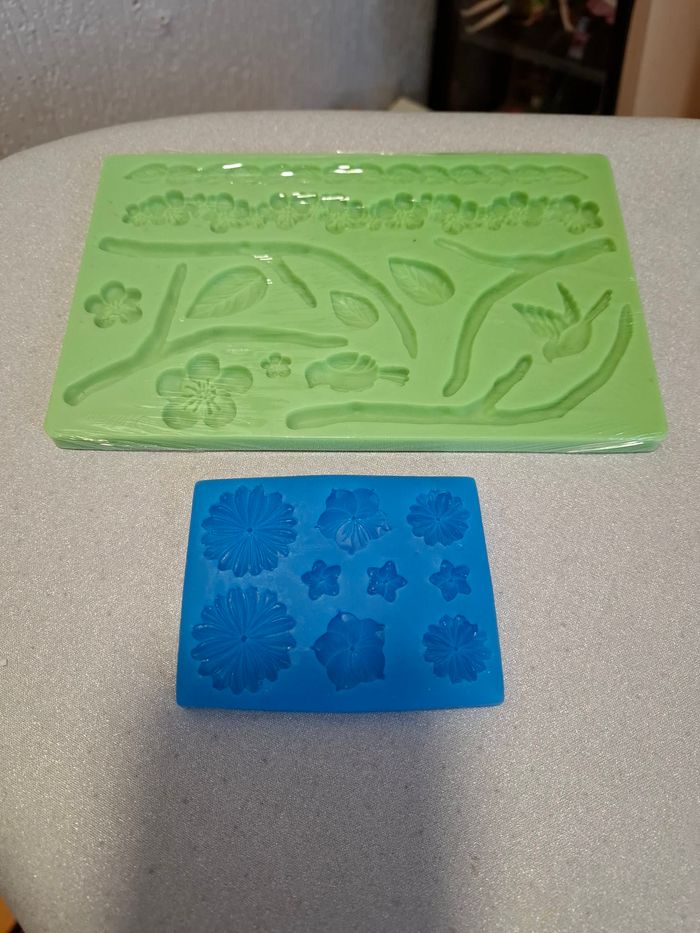 Beau lot de 2 moules silicone fleurs, feuilles, branches, oiseaux, frises neuf