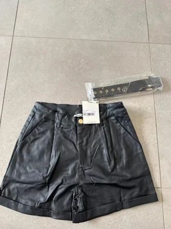 Short noir avec ceinture Inspee, taille L, neuf avec étiquette, 37*37cm