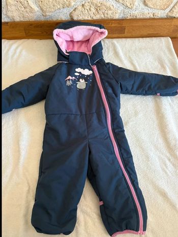 Jolie  combinaison  bien  chaude petit  pingouin