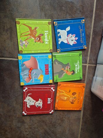 Lot de 5 petits livres Disney ( bambi,dumbo,roi lion etc)