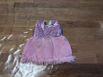 Robe rose pour poupée neuve
