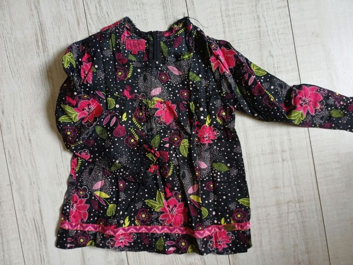 Lot 2 Blouses fleuries  en 5 ans - photo numéro 6
