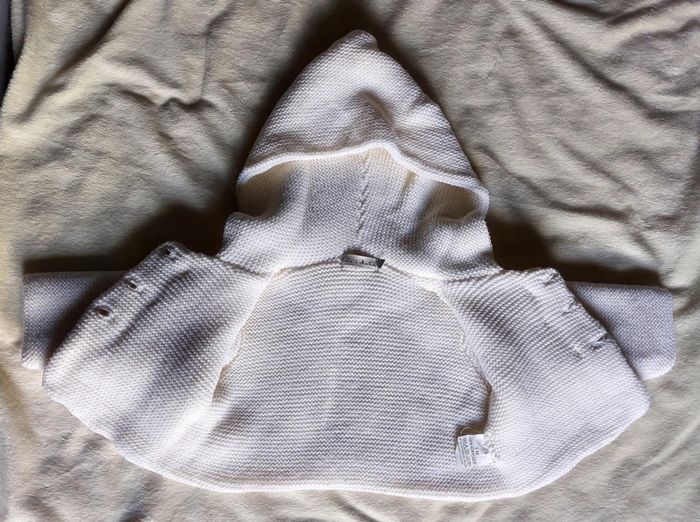 Gilet blanc à capuche 3 mous "Boîte à Malice" - photo numéro 3