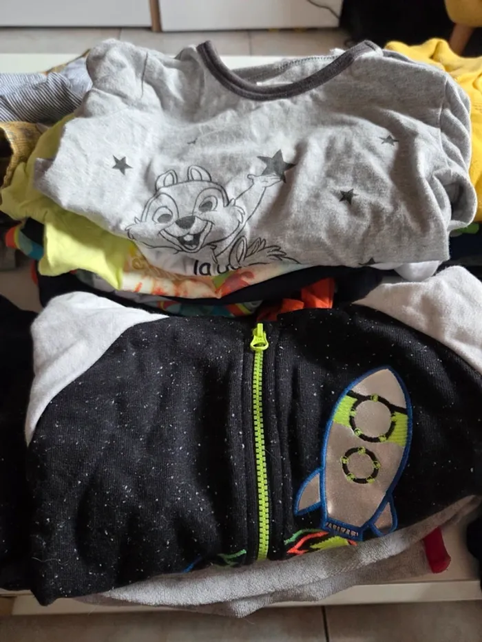 Lot +45 vêtements 1 an garçon - photo numéro 3