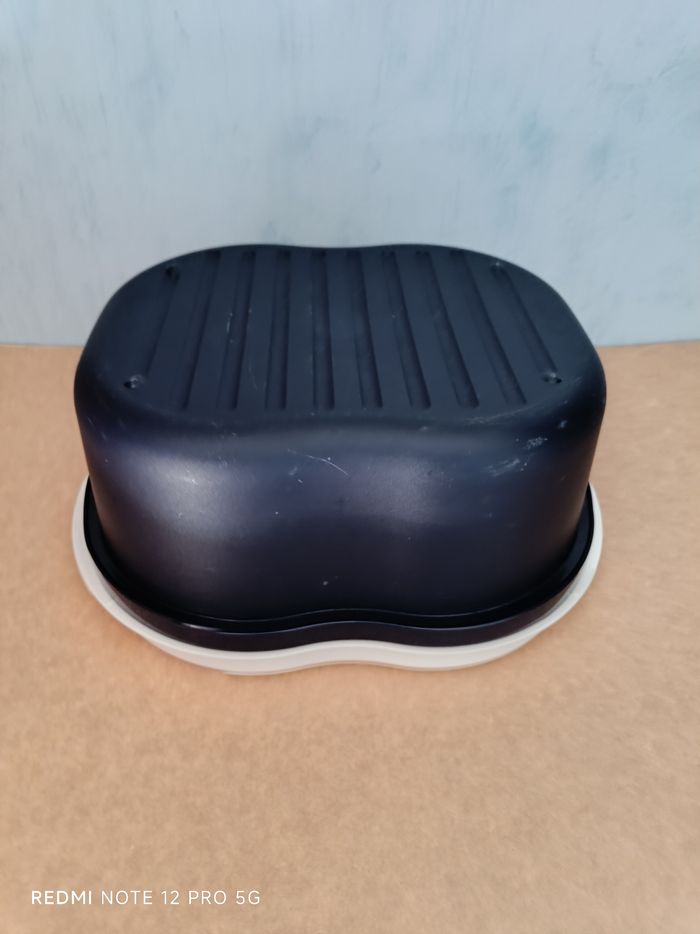 Boite à pain/ brioche Tupperware