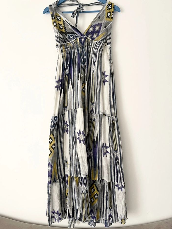 Robe dos nu en 100% coton motif tribal / Aztec / géométrique rebordée de fil argenté