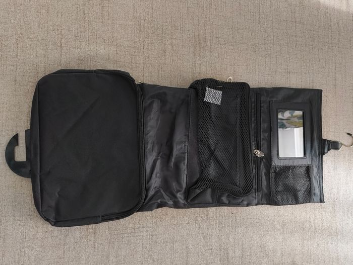 Trousse de toilette dessange ( neuf) - photo numéro 2