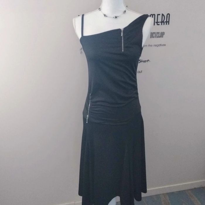 Robe de soirée mi longue chic one shoulder taille 42/44 - photo numéro 2