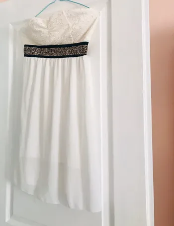 # Jolie robe blanche sans bretelle # taille 38#
