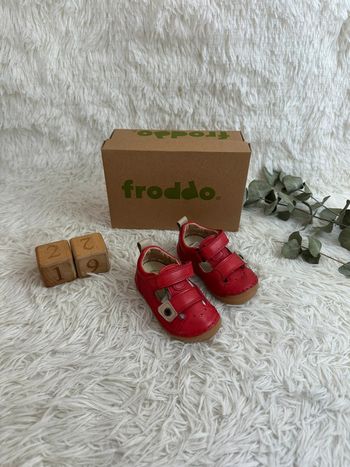 Paire de sandales cuir rouge Froddo taille 19