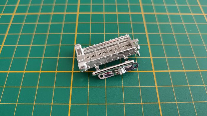 Moteur pièce détachée miniature Bburago Burago Bugatti Atlantic 1936 1/24 1/24e 1/24ème #C15 - photo numéro 2