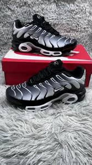 Nike TN noir gris enfant 33